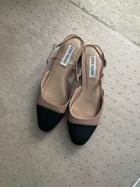 Steve Madden Nude and Black Two-Tone Slingback Flats - size 7